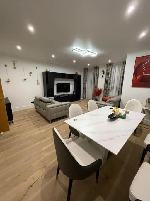 3 Bed Smart - Canary Wharf *