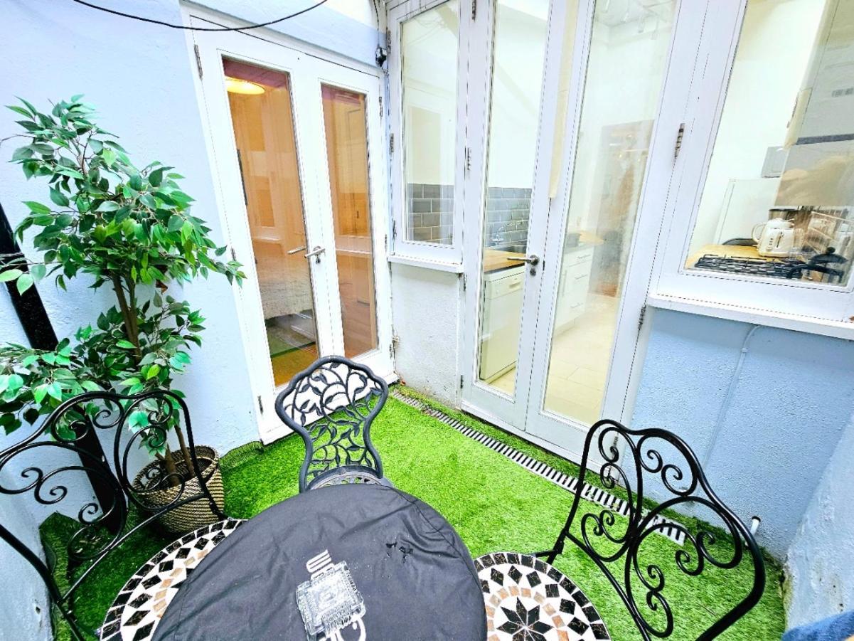 Charming Hyde Park Private With Back Patio By Lancaster Gate And Paddington Station Appartement Londres