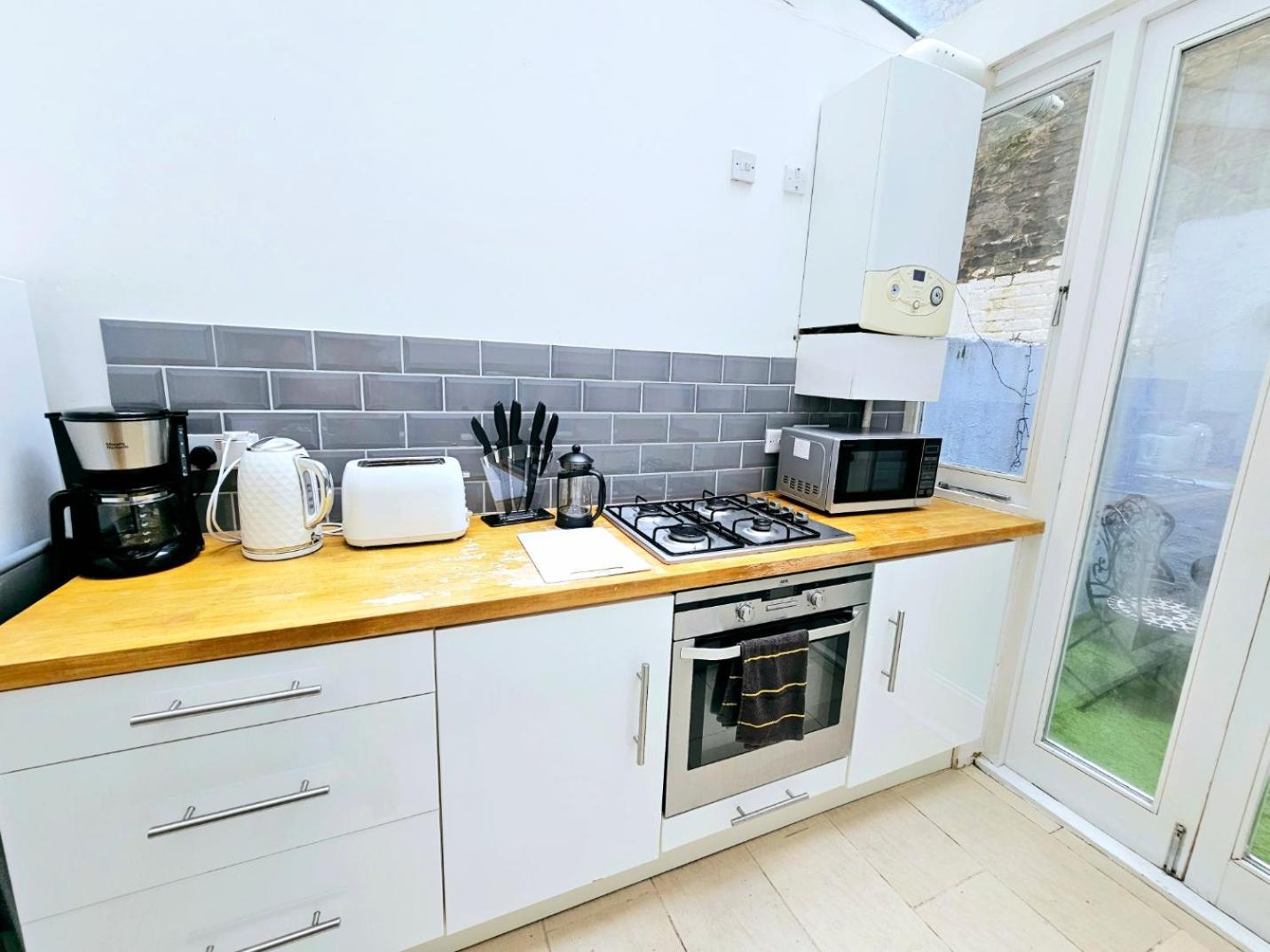 Charming Hyde Park Private With Back Patio By Lancaster Gate And Paddington Station Appartement
