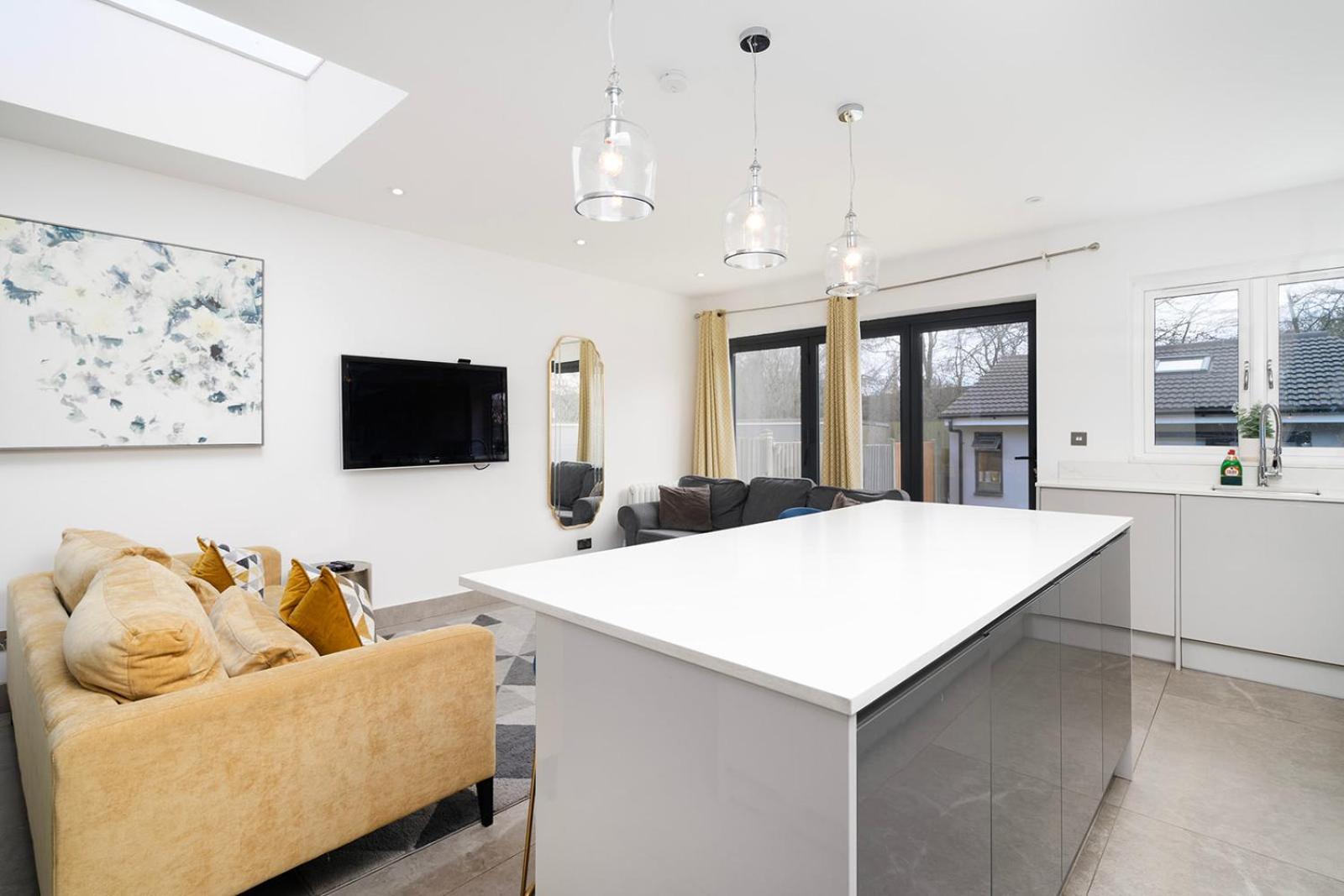 Appartement Large 4 Bedroom House With Parking Available Londen