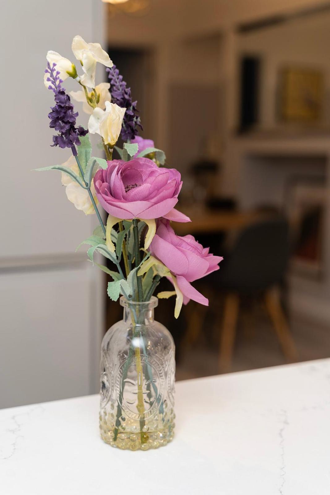 Large 4 Bedroom House With Parking Available Appartement Londen