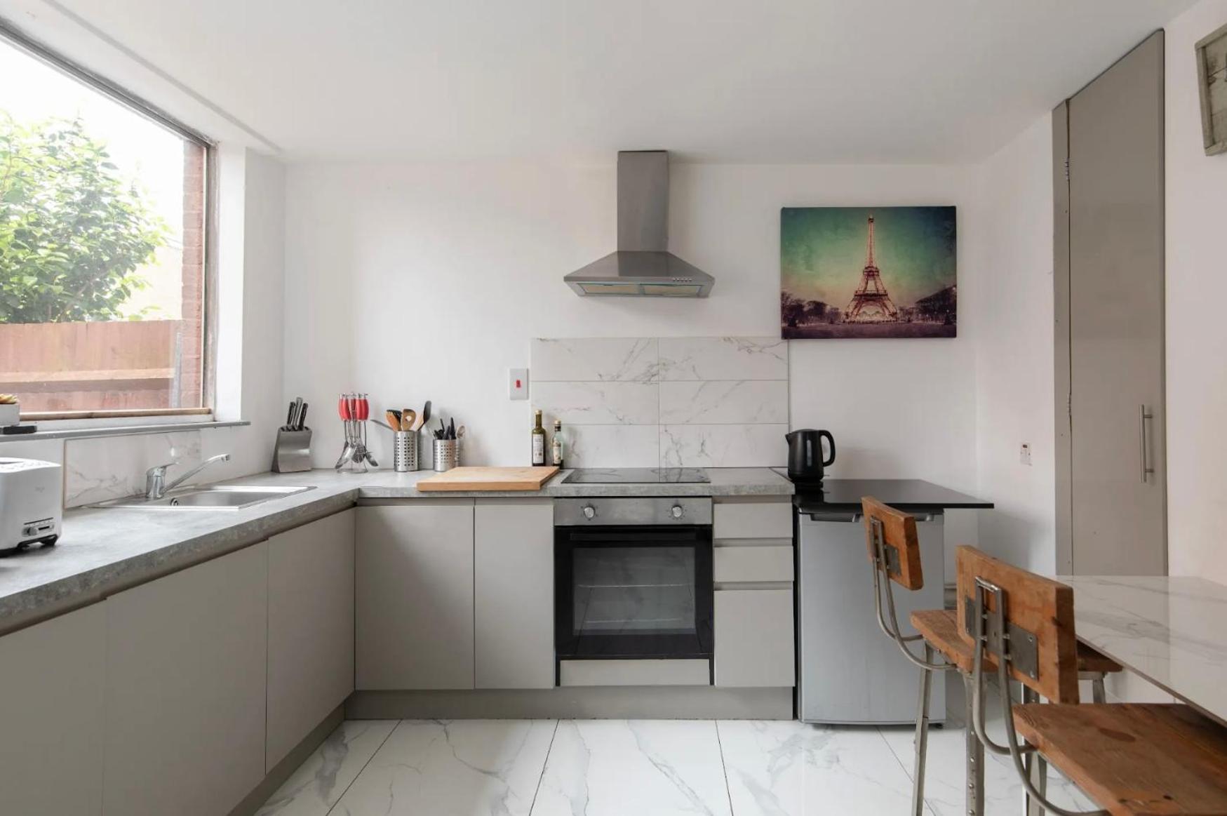 A Very Large Modern Which Take Up To 4 Guest * Londen