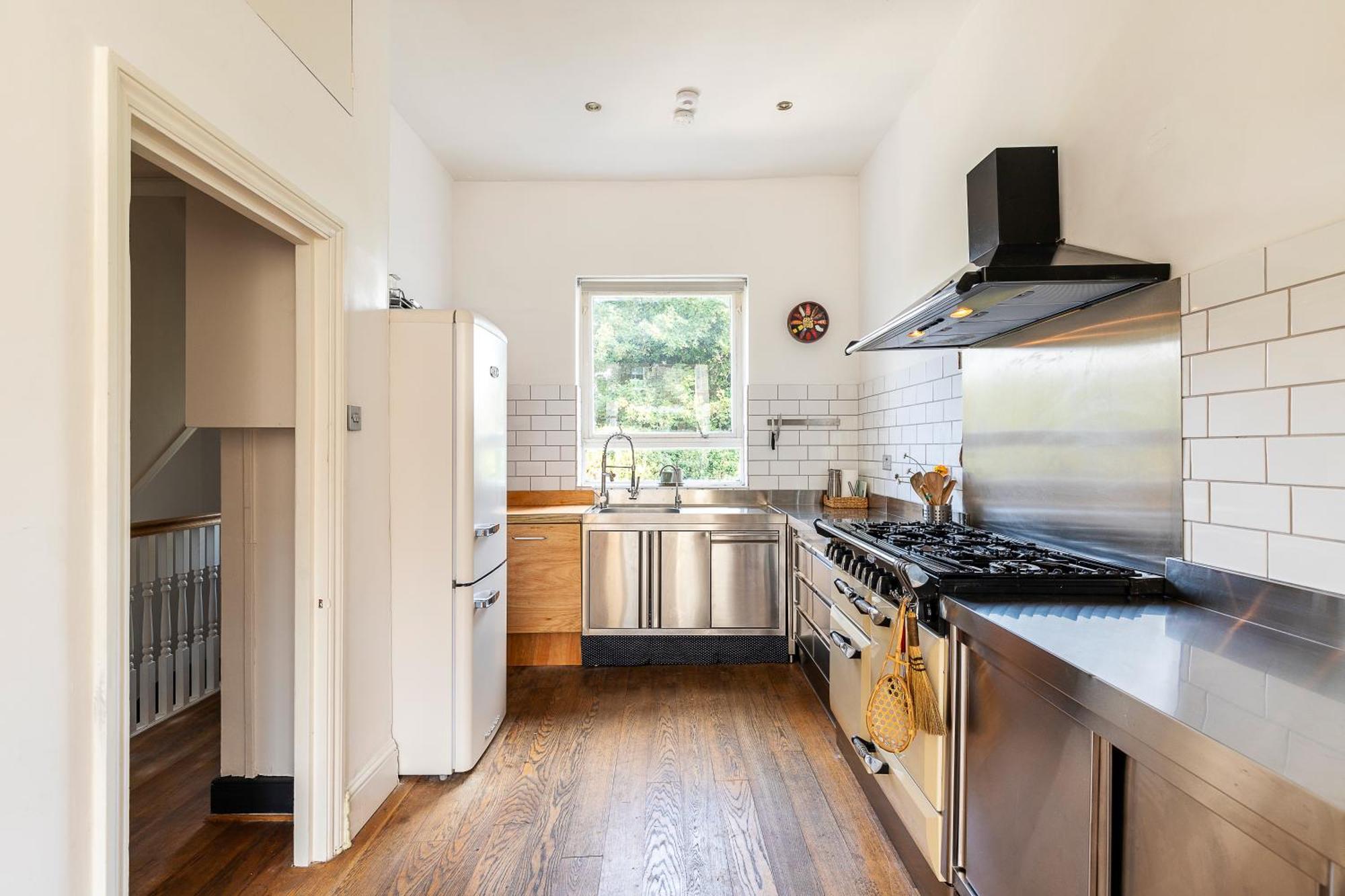 Retro Charm And Modern Comforts Appartement