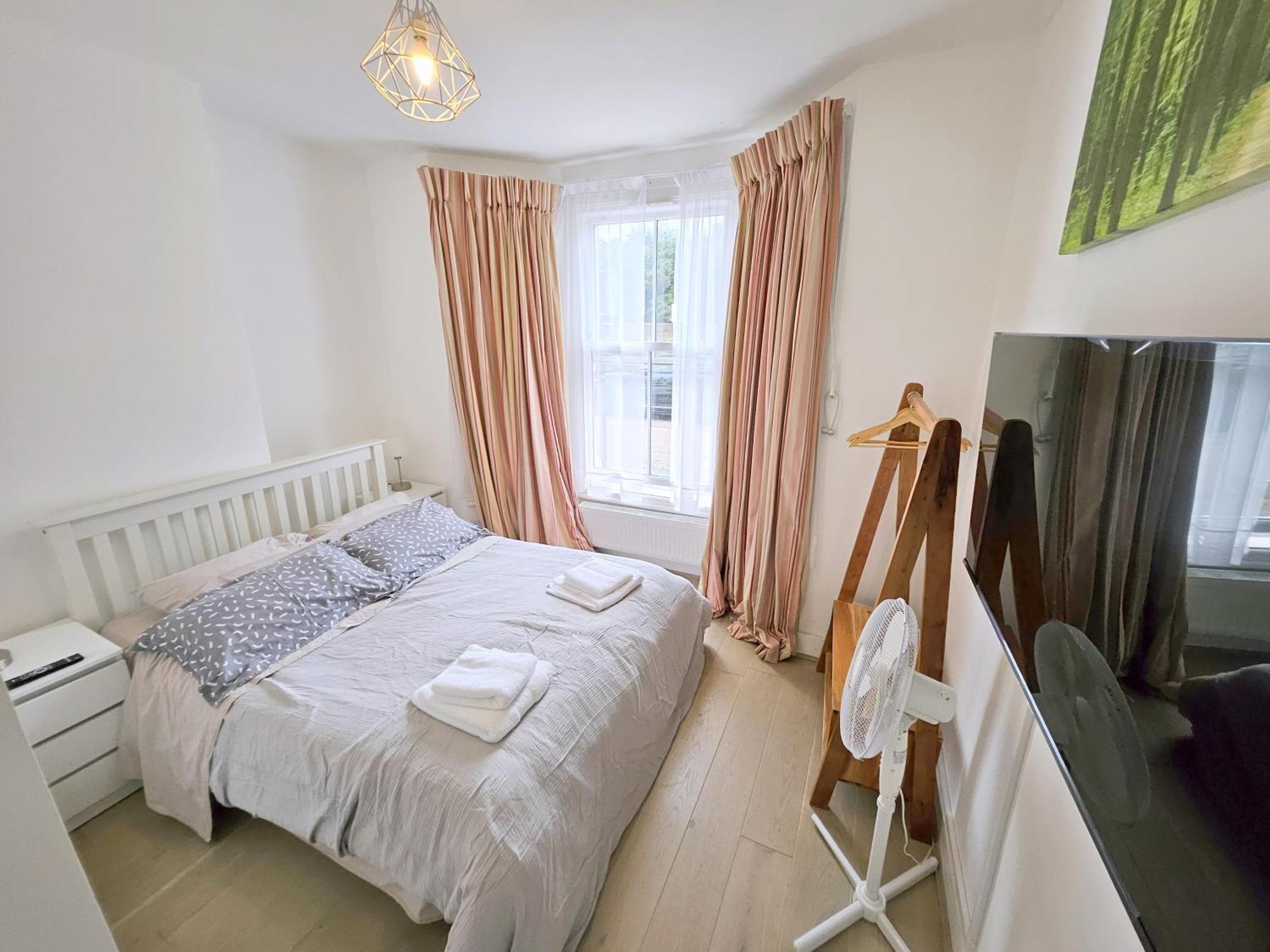 Two Bedroom Flat With Private Patio In Battersea Apartamento *