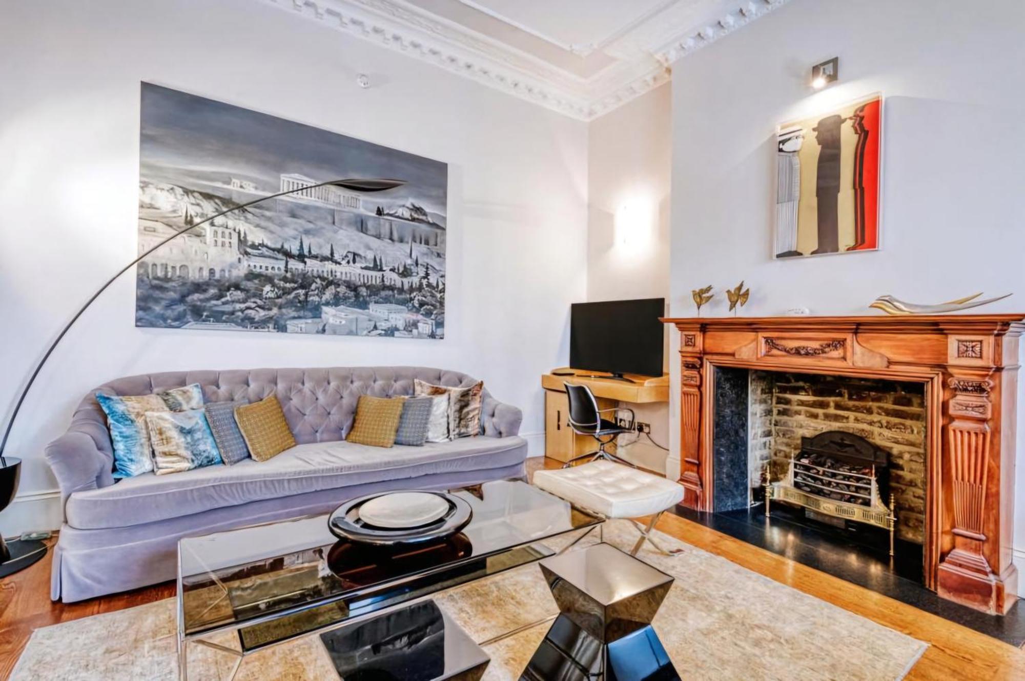 2 Bedroom Luxury Flat In South Kensington