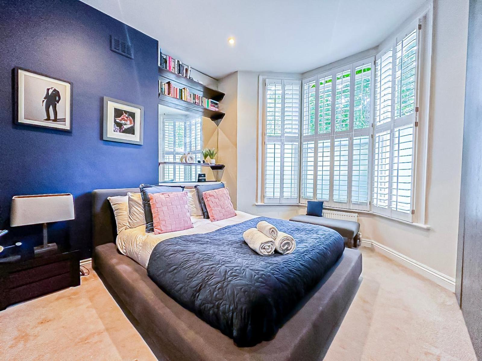 Sleek 2 Bedroom Flat With Private Patio & Firepit In Shepherds Bush, Near Hammersmith Apartamento Londres
