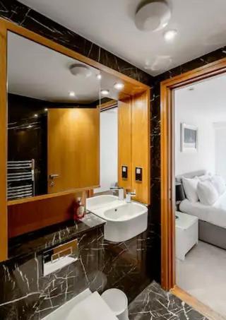 Modern 2br And Elevator C-london Apartamento Londres