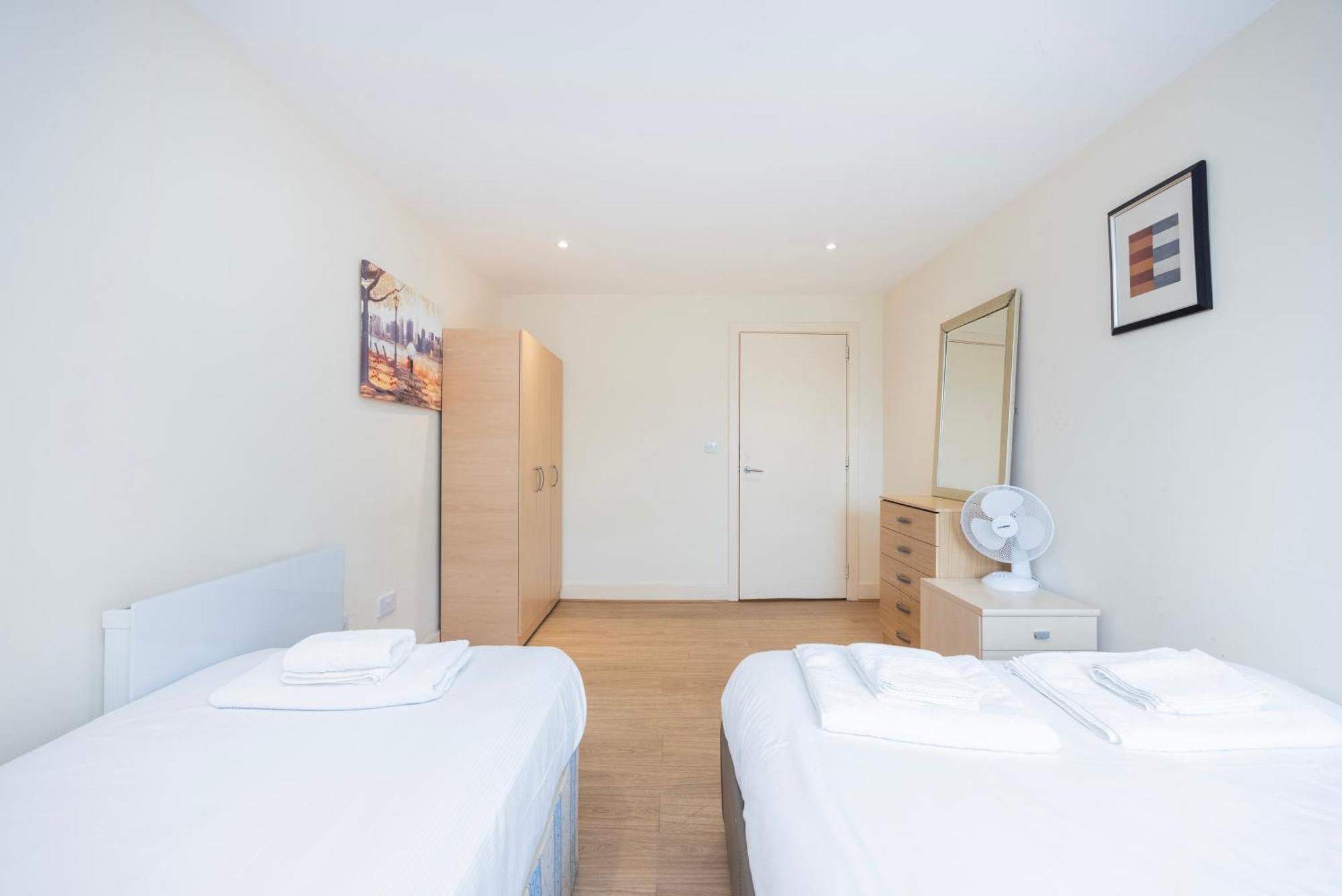 Appartement Heads On Bed -canary Wharf Docklands For The Larger Groups