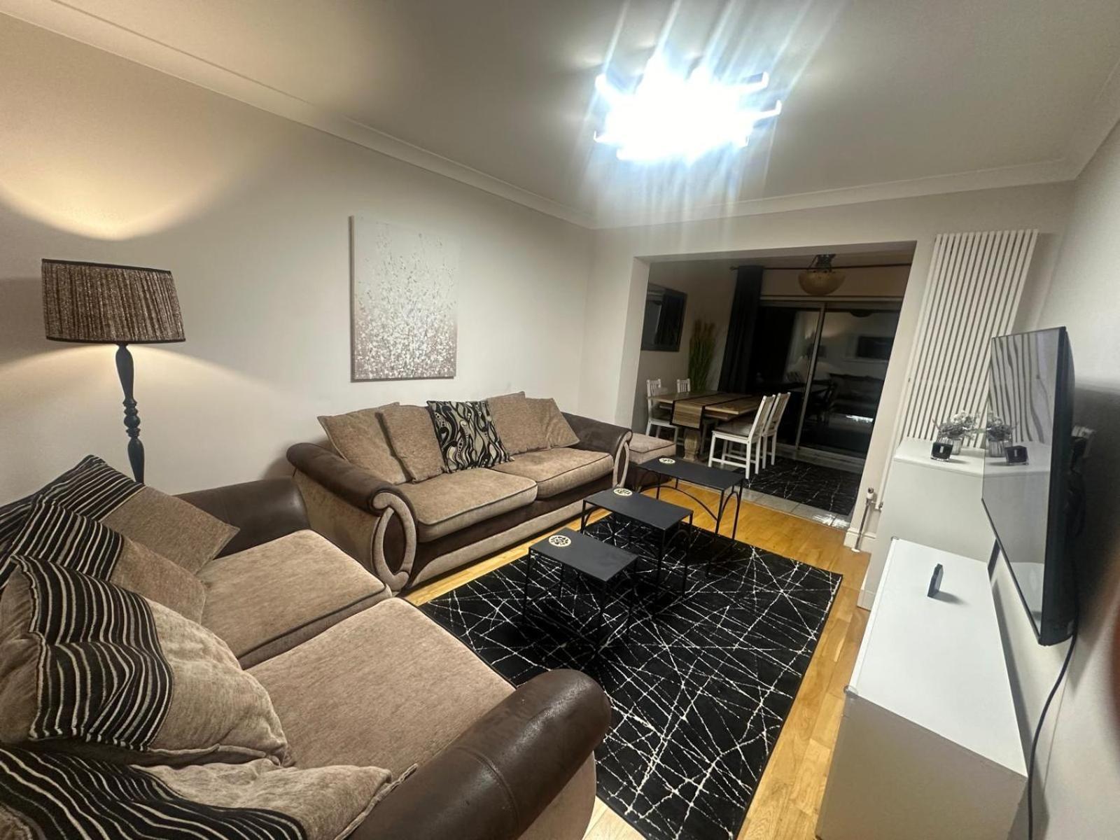 Cheviot 2 Bed Apartamento Londres