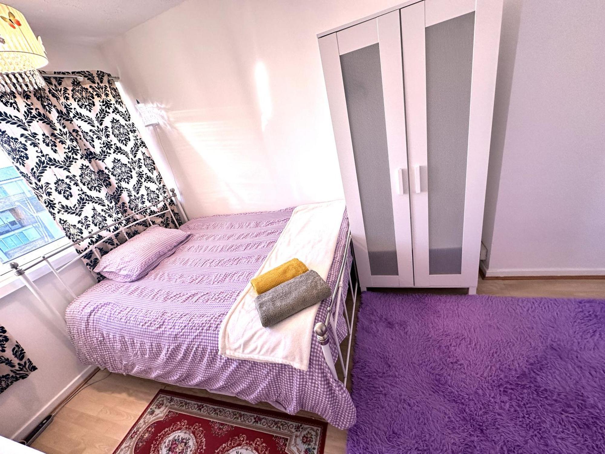 Excellent Double In Cheap Rate Around London