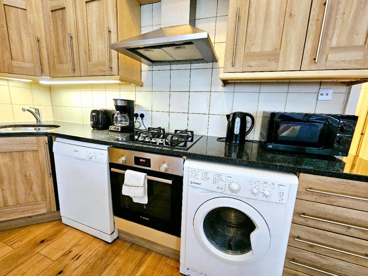 Lovely Ground Floor With High Ceiling And A Private Garden By Earl's Court Station Apartamento *