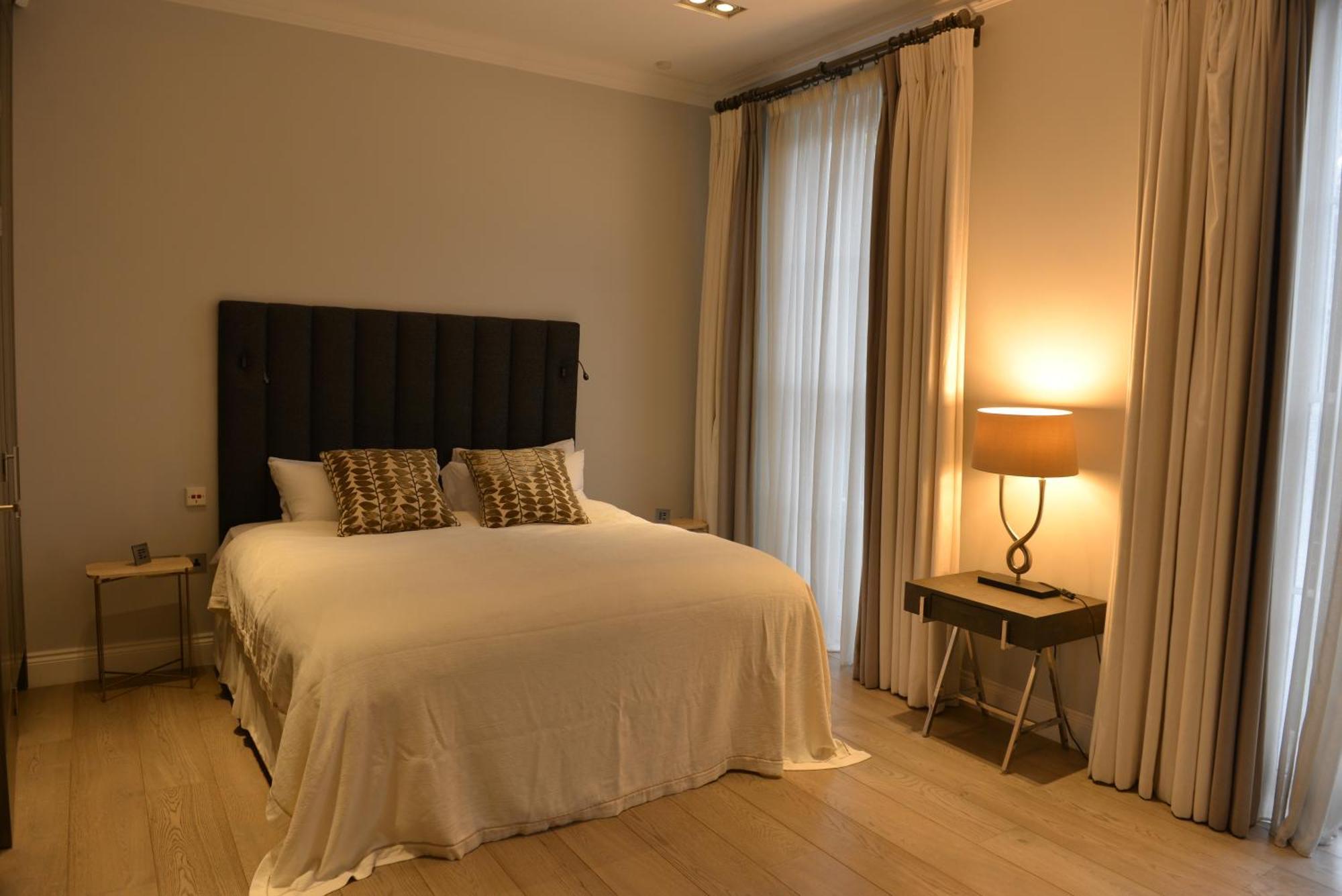 Luxury 4 Bedrooms 5 Baths 2 Receptions Family House With Garden Chelsea *