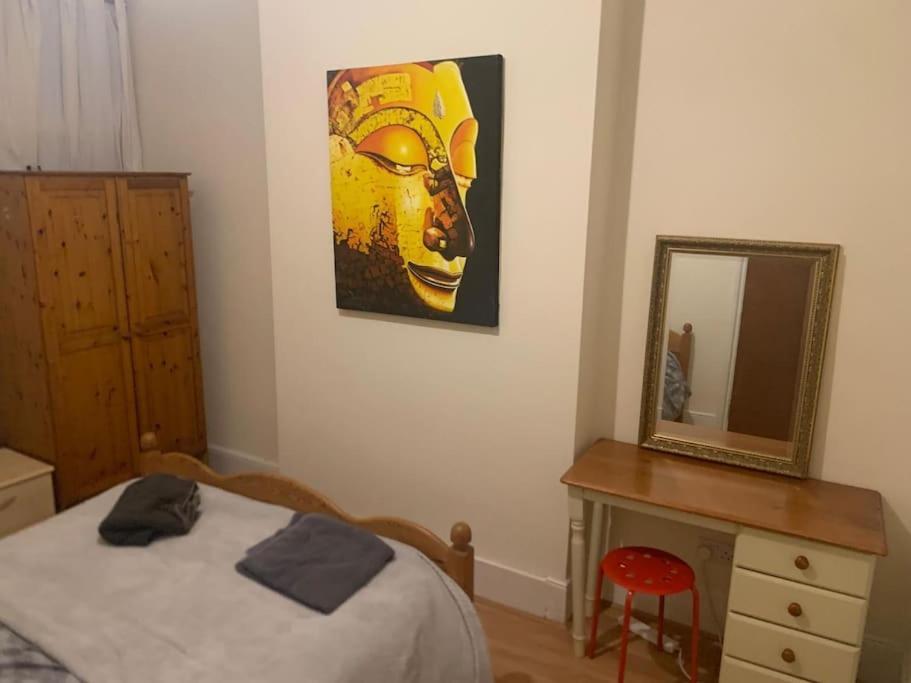 7 Bedroom Victorian House Zone 2 Londres