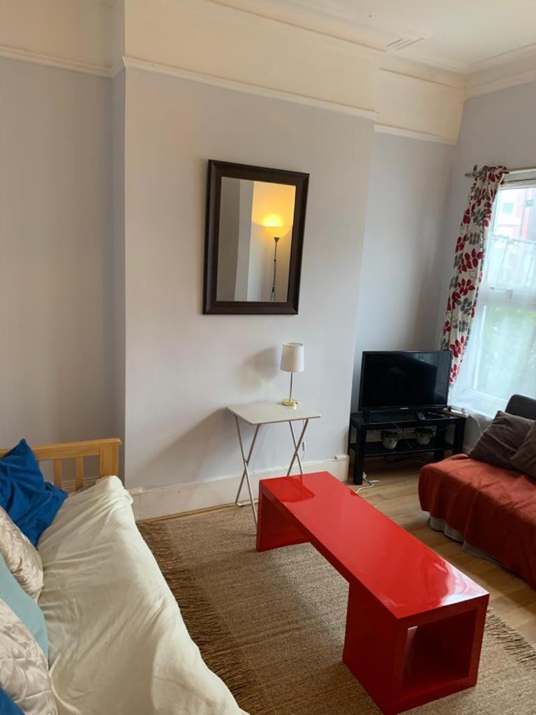 7 Bedroom Victorian House Zone 2 * Londres