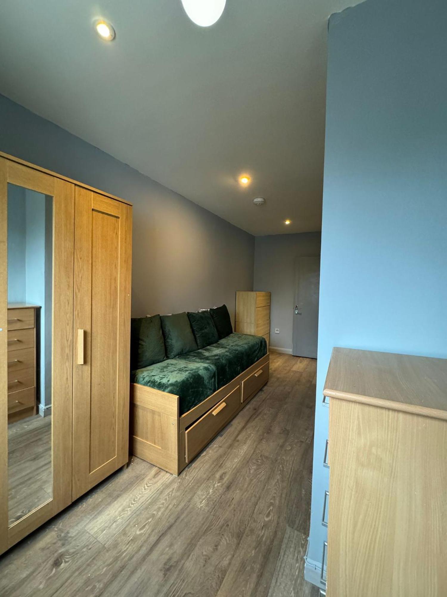 2 Bedroom Flat In Euston 2 Mins Away From Station, No Lift Londres