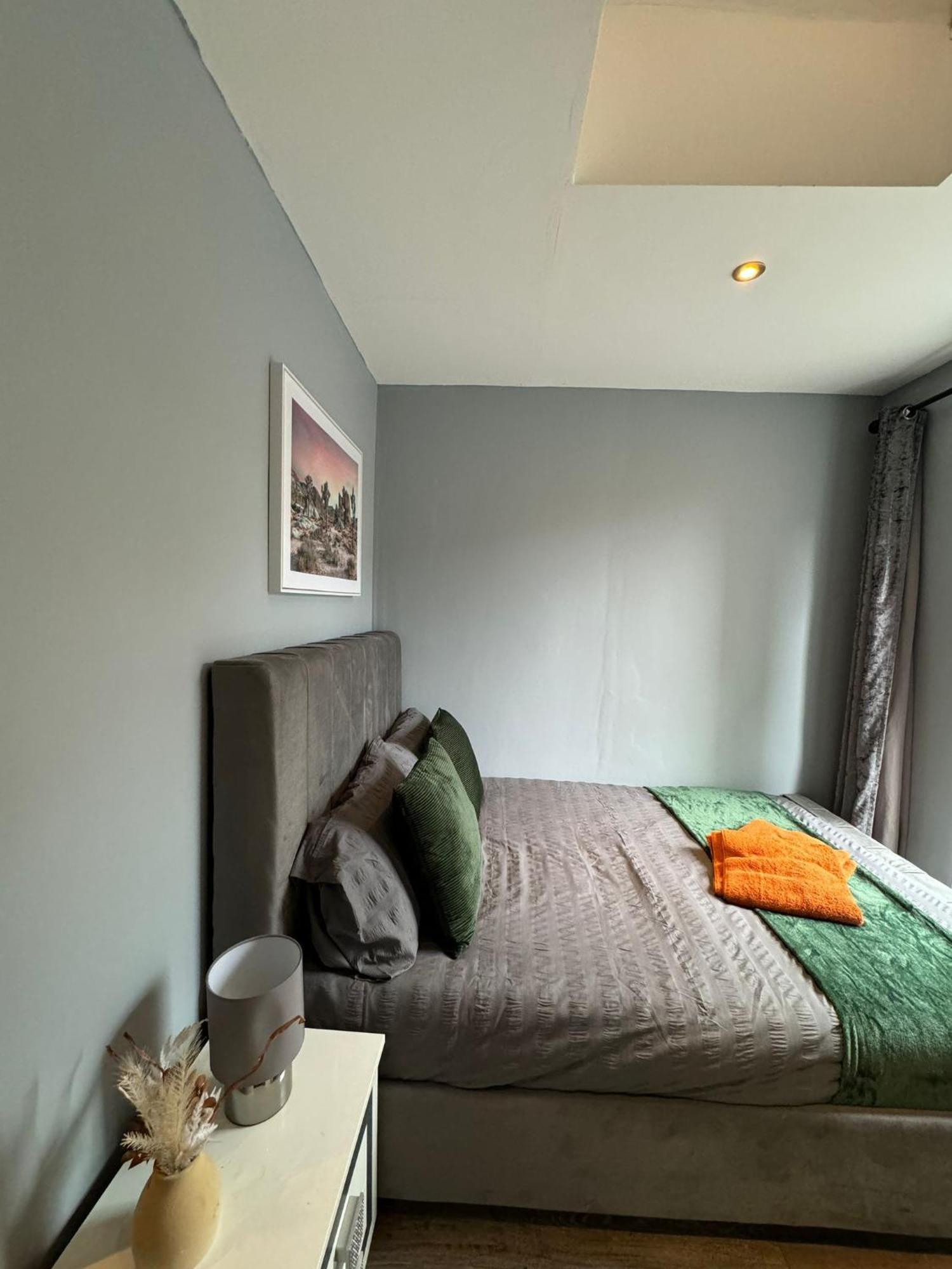 2 Bedroom Flat In Euston 2 Mins Away From Station, No Lift