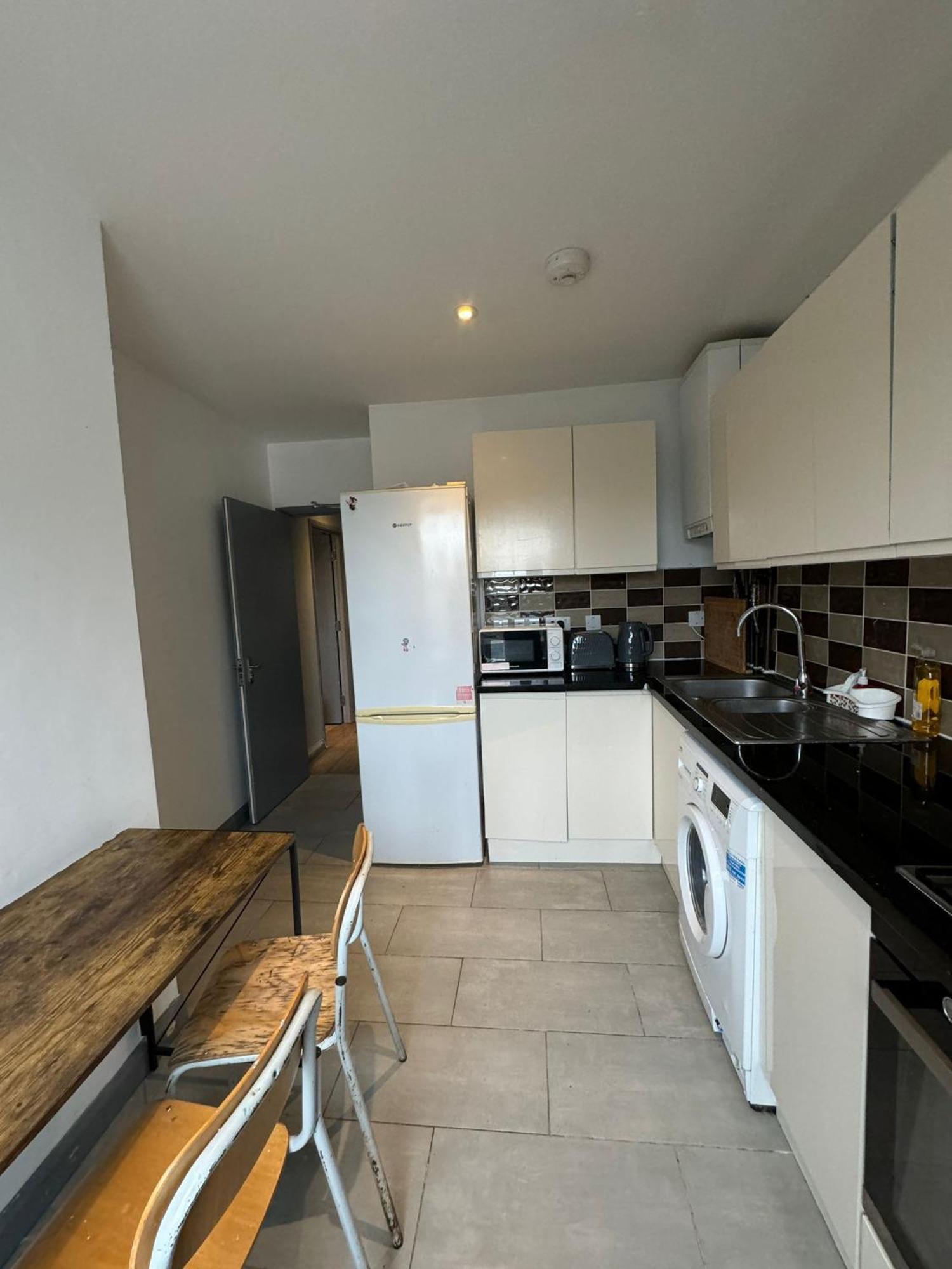 2 Bedroom Flat In Euston 2 Mins Away From Station, No Lift * Londres