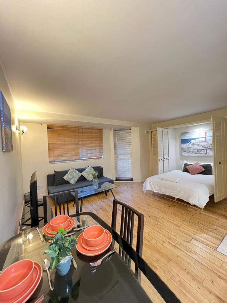 Chelsea Studio - Sleeps 4 - Near Cromwell Hospital Apartamento