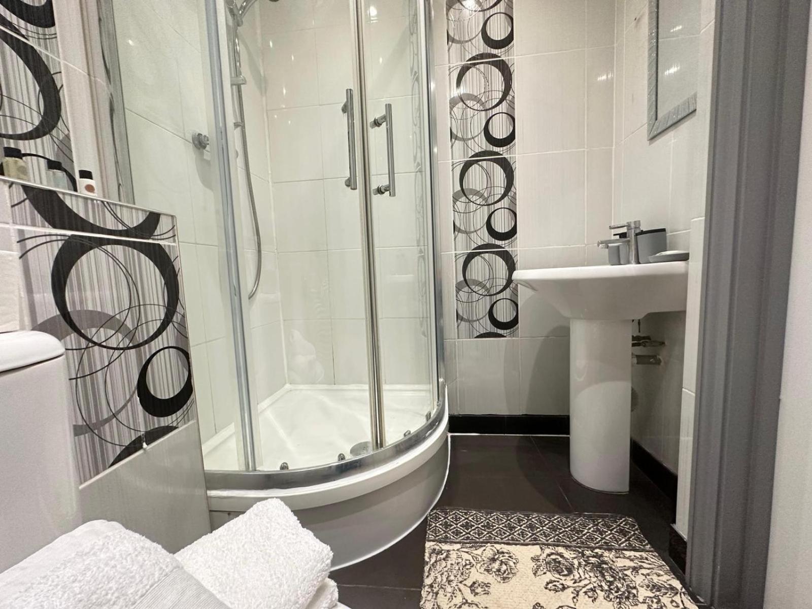 Stylish 1 Bedroom In Central *