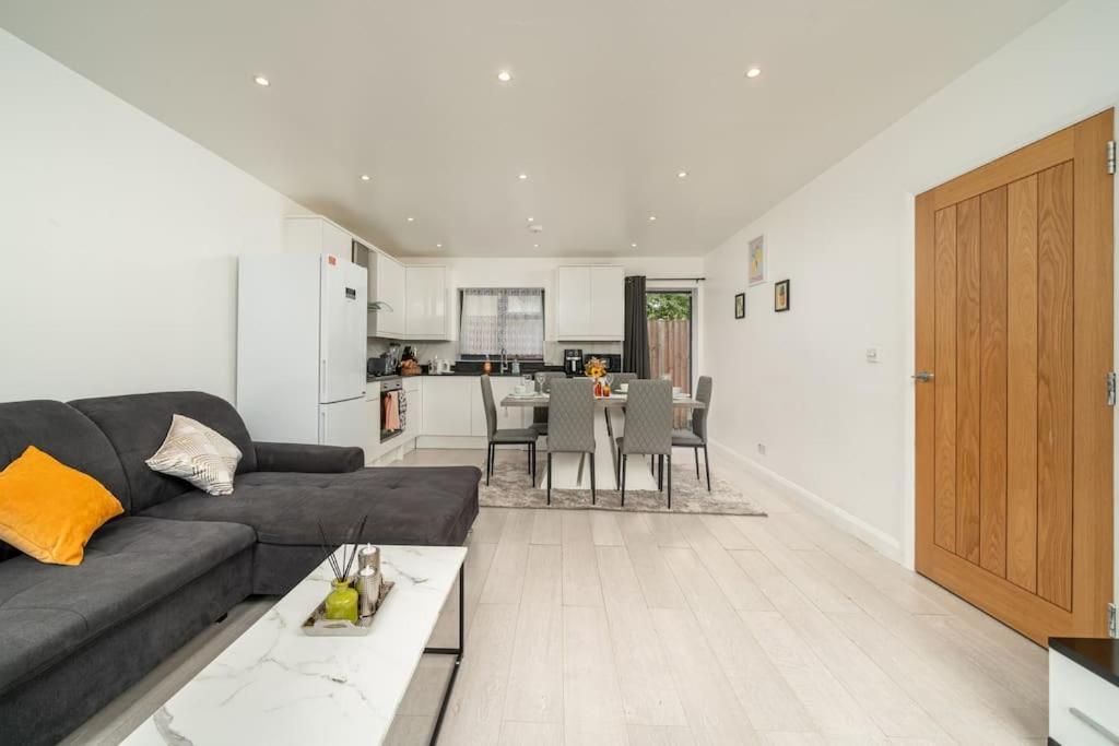 Appartement Vibrant 3br Tottenham Home, Private Garden Wifi Parking Free On Request *