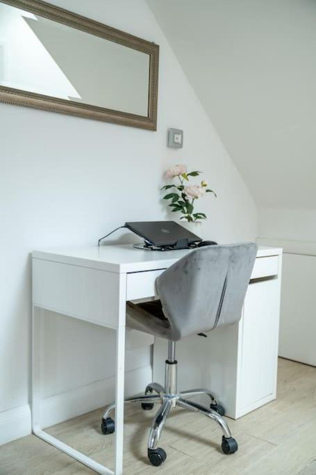 Vibrant 3br Tottenham Home, Private Garden Wifi Parking Free On Request Appartement