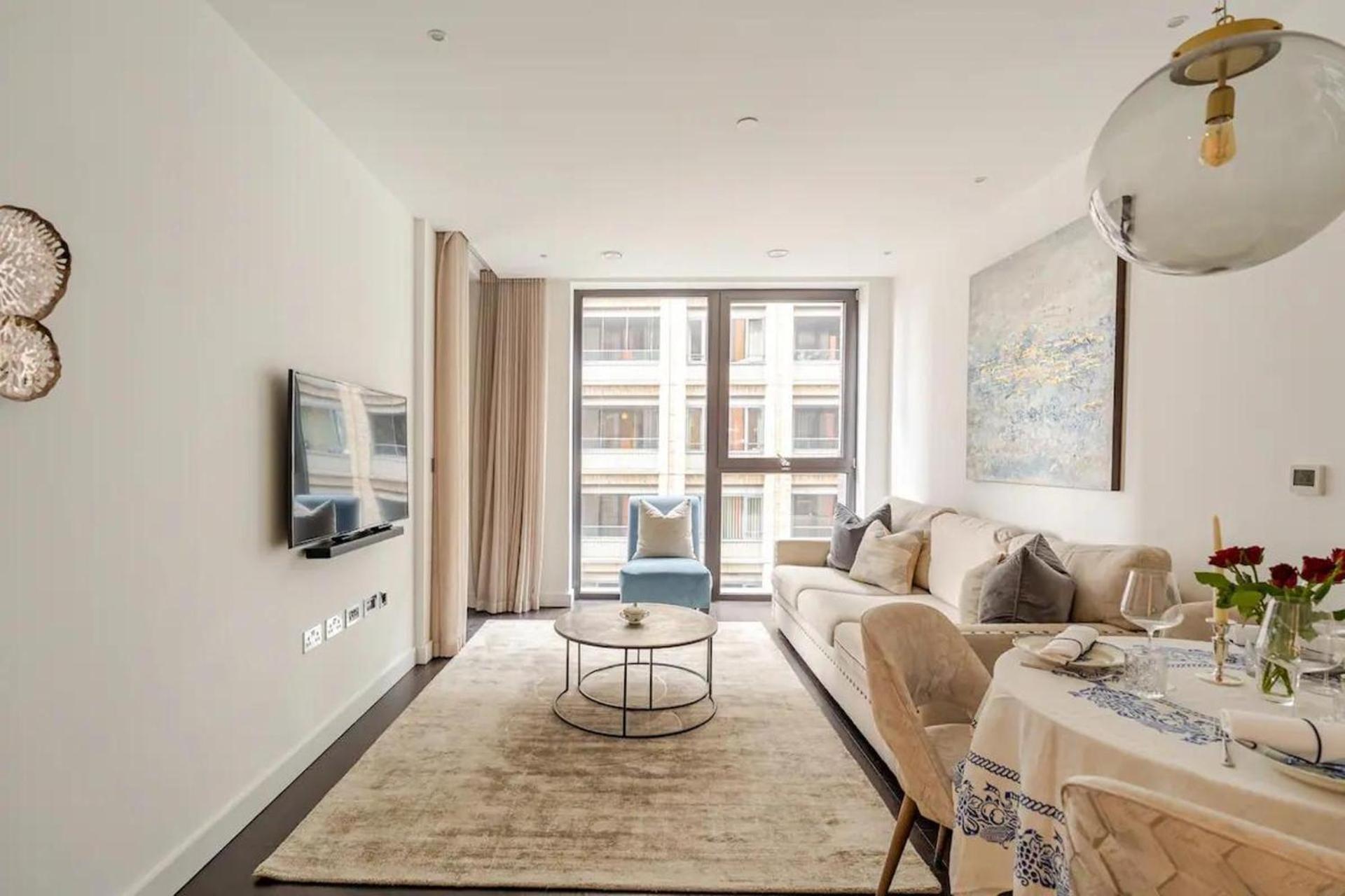 Appartement Luxury Riverfront Retreat In *