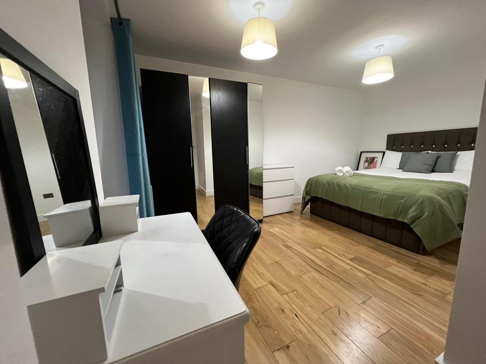 Cool 2bed Flat Zone 1 Apartment