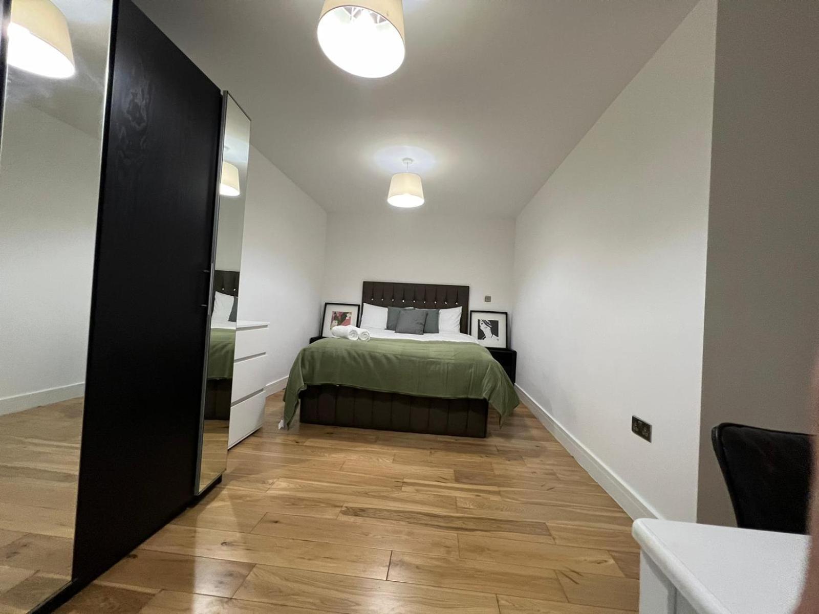 Cool 2bed Flat Zone 1 Apartment *