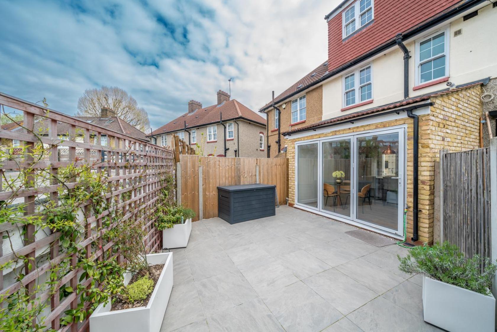 Urban Escape - Spacious 3-bedroom Close To Canary Wharf Hébergement de vacances Londres