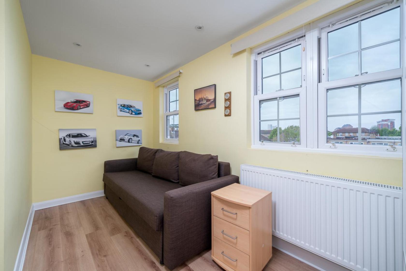 Urban Escape - Spacious 3-bedroom Close To Canary Wharf Londres