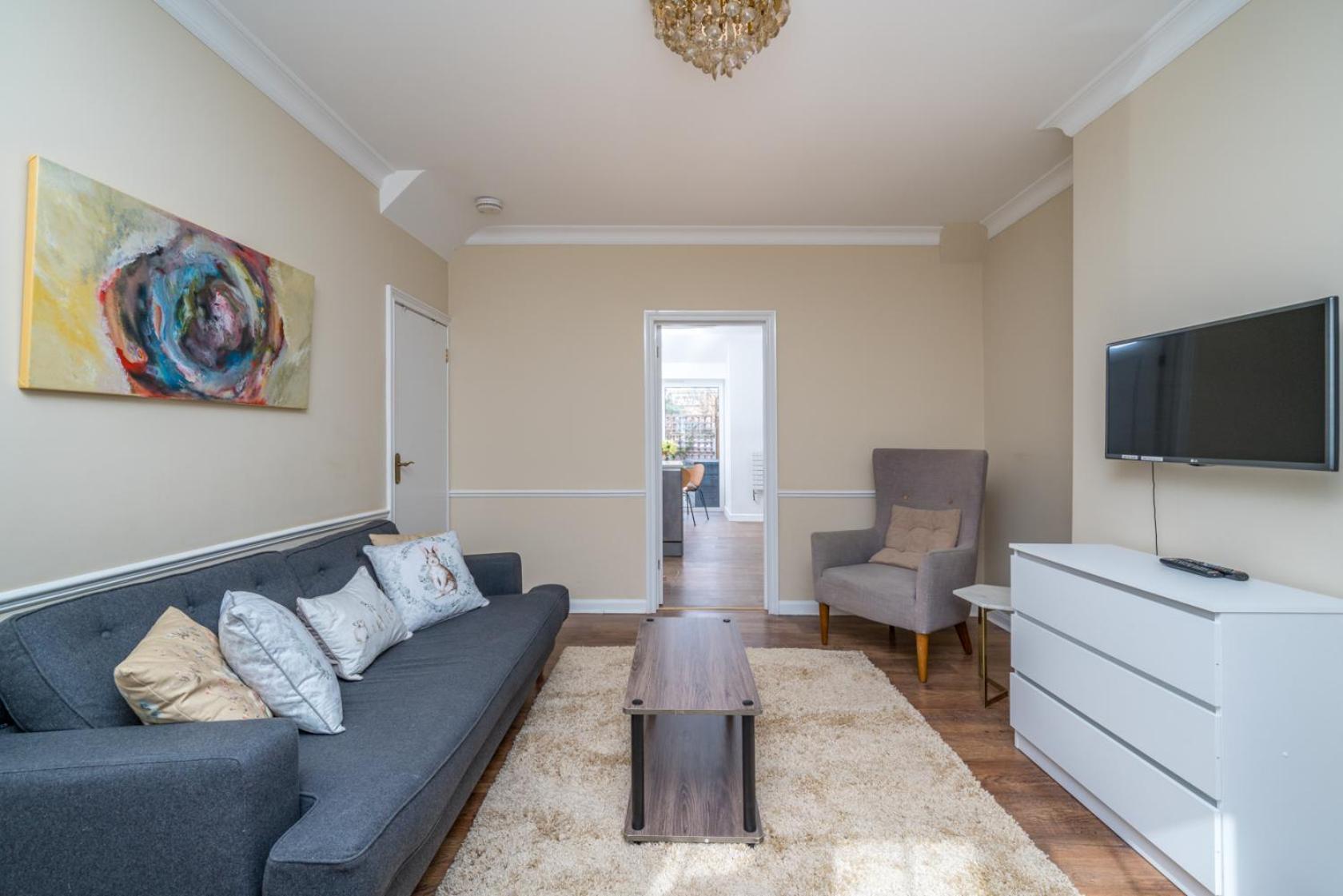Urban Escape - Spacious 3-bedroom Close To Canary Wharf Casa de férias Londres