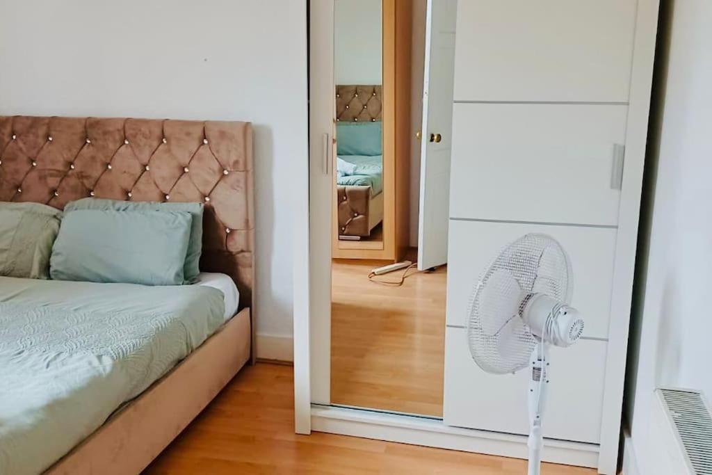 Beautiful 3bd Family With Huge Private Graden Hébergement de vacances Londres