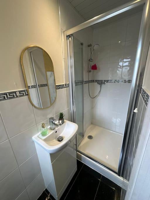 Beautiful 3bd Family With Huge Private Graden Londres