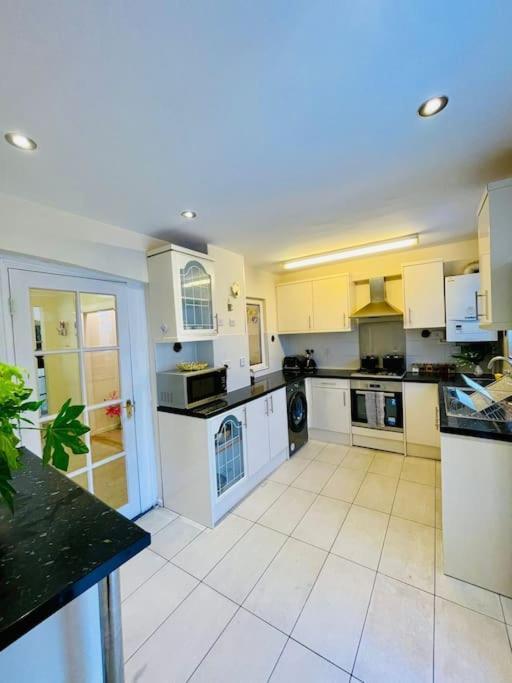 Hébergement de vacances Beautiful 3bd Family With Huge Private Graden