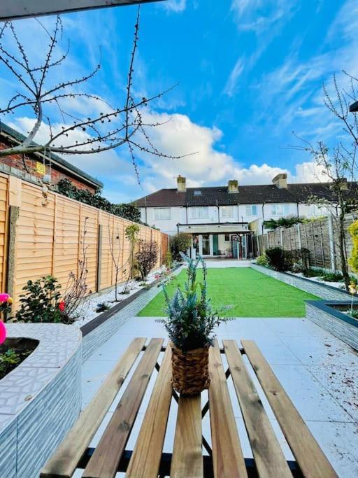 Beautiful 3bd Family With Huge Private Graden Londres