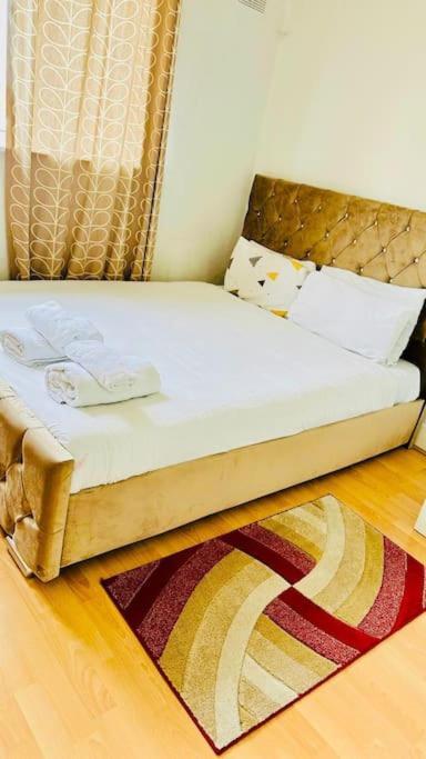 Beautiful 3bd Family With Huge Private Graden Hébergement de vacances *