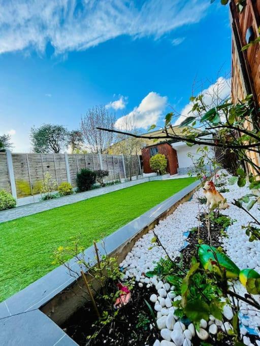 Beautiful 3bd Family With Huge Private Graden Hébergement de vacances