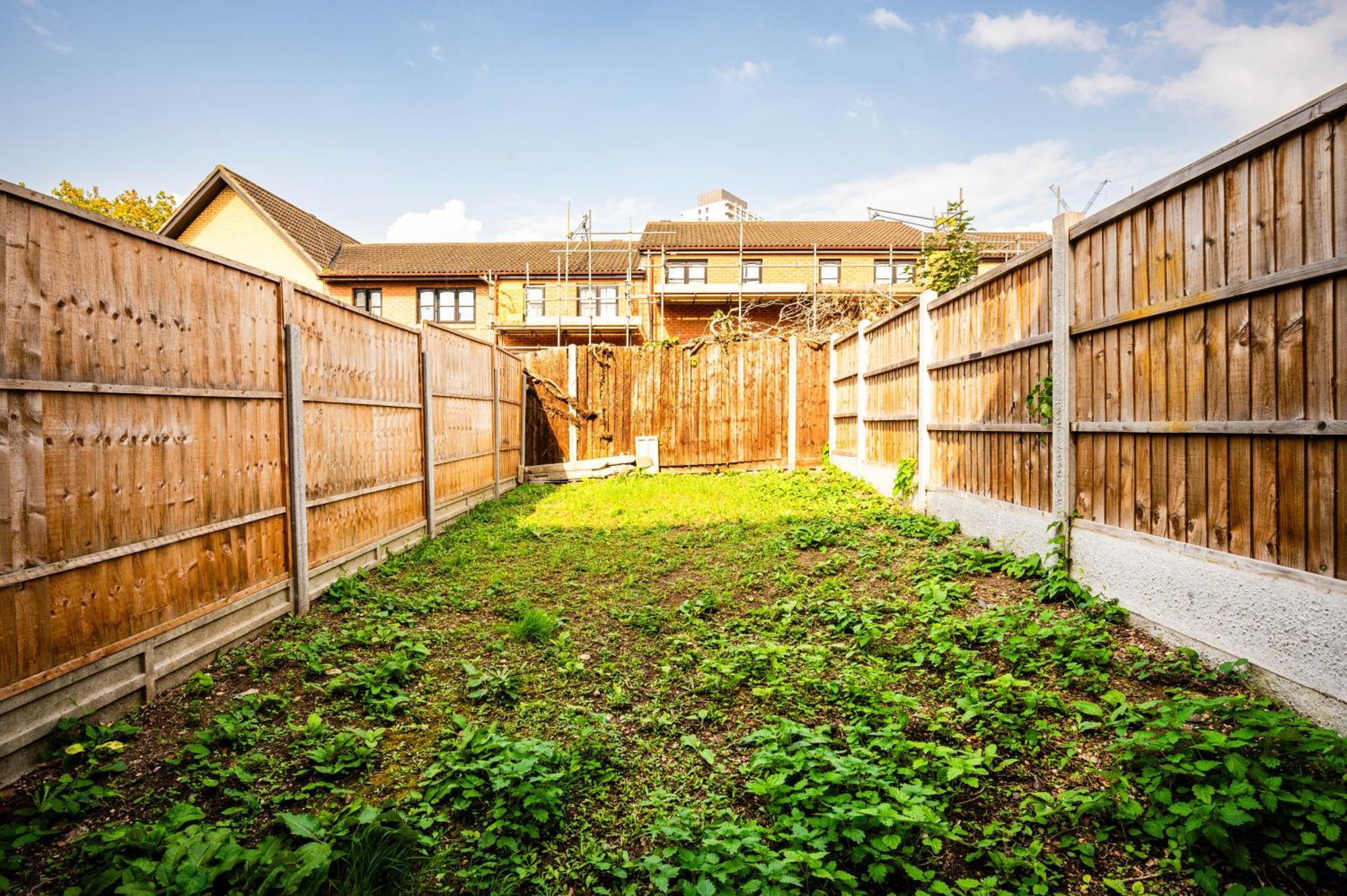 Luxe 2 Bed House In London- Free Parking, Free Wifi, Big Garden *
