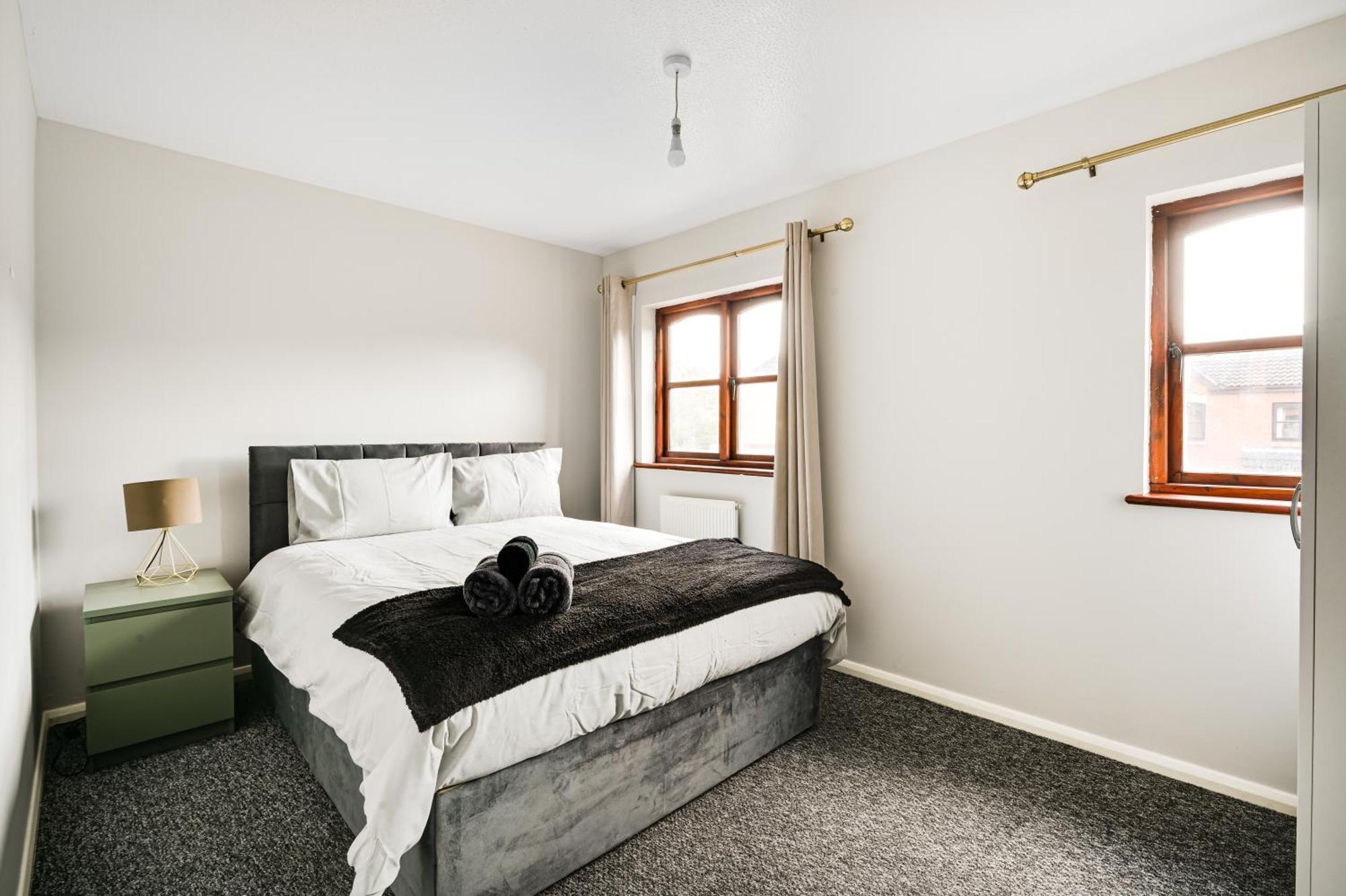 Luxe 2 Bed House In London- Free Parking, Free Wifi, Big Garden * Londres