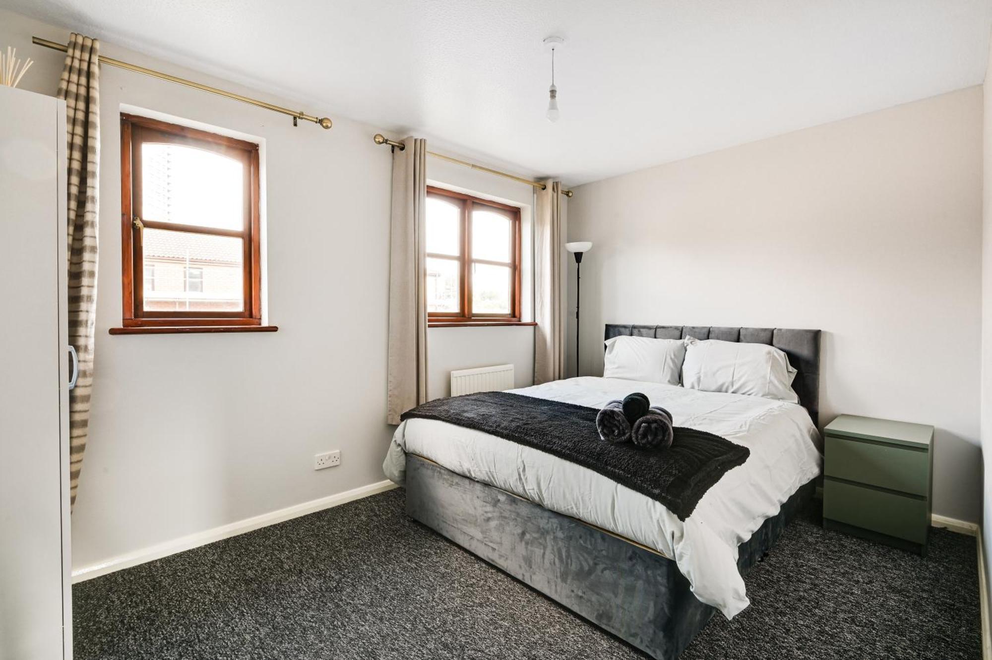 Luxe 2 Bed House In London- Free Parking, Free Wifi, Big Garden * Londres