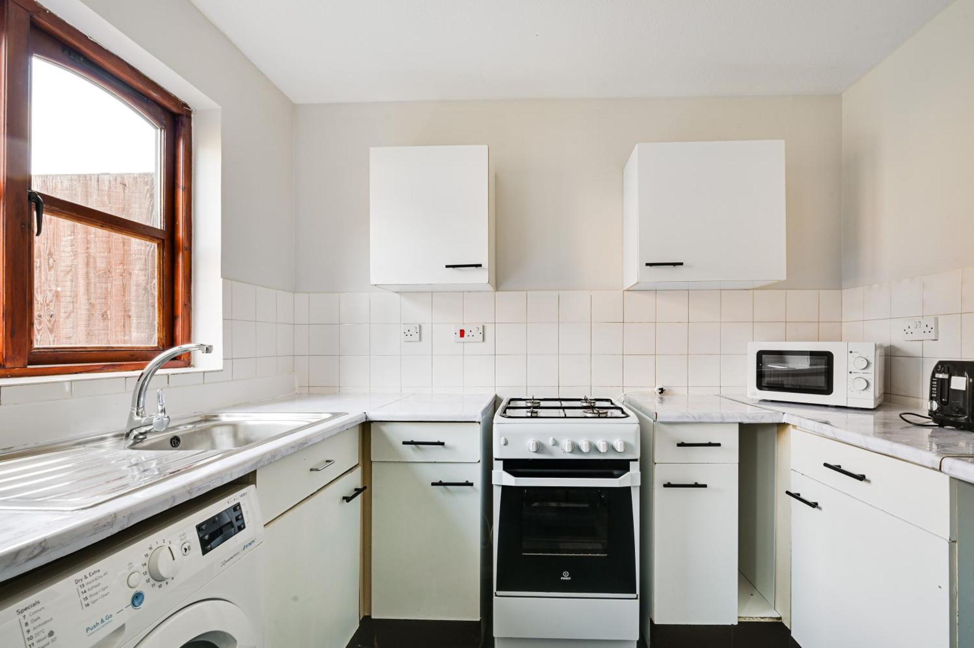 Luxe 2 Bed House In London- Free Parking, Free Wifi, Big Garden Hébergement de vacances