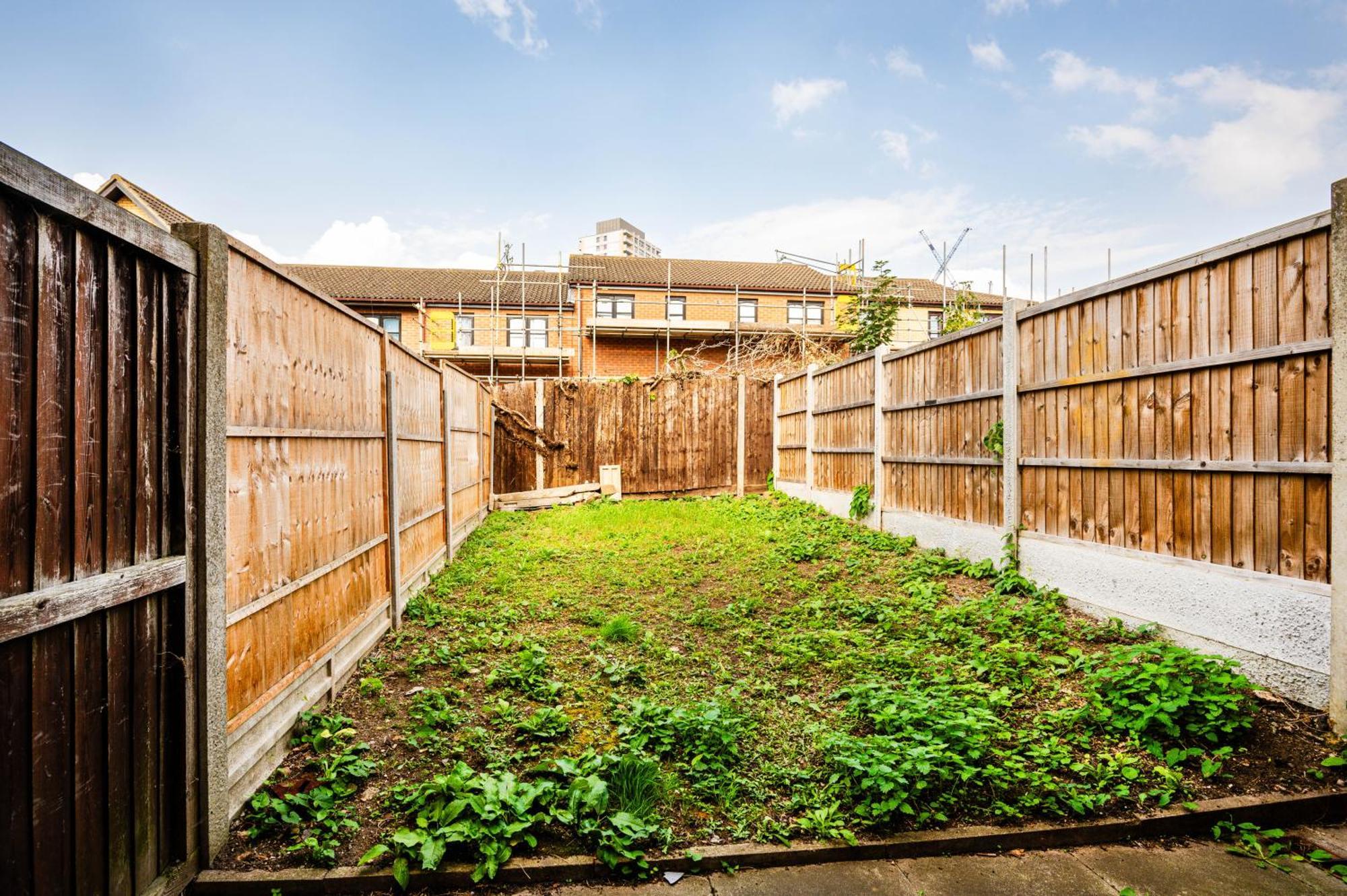 Luxe 2 Bed House In London- Free Parking, Free Wifi, Big Garden *