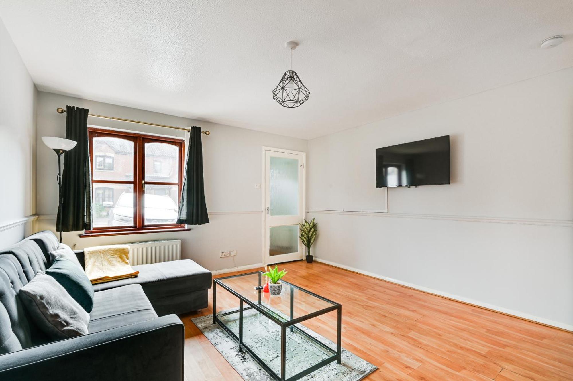 Luxe 2 Bed House In London- Free Parking, Free Wifi, Big Garden Londres