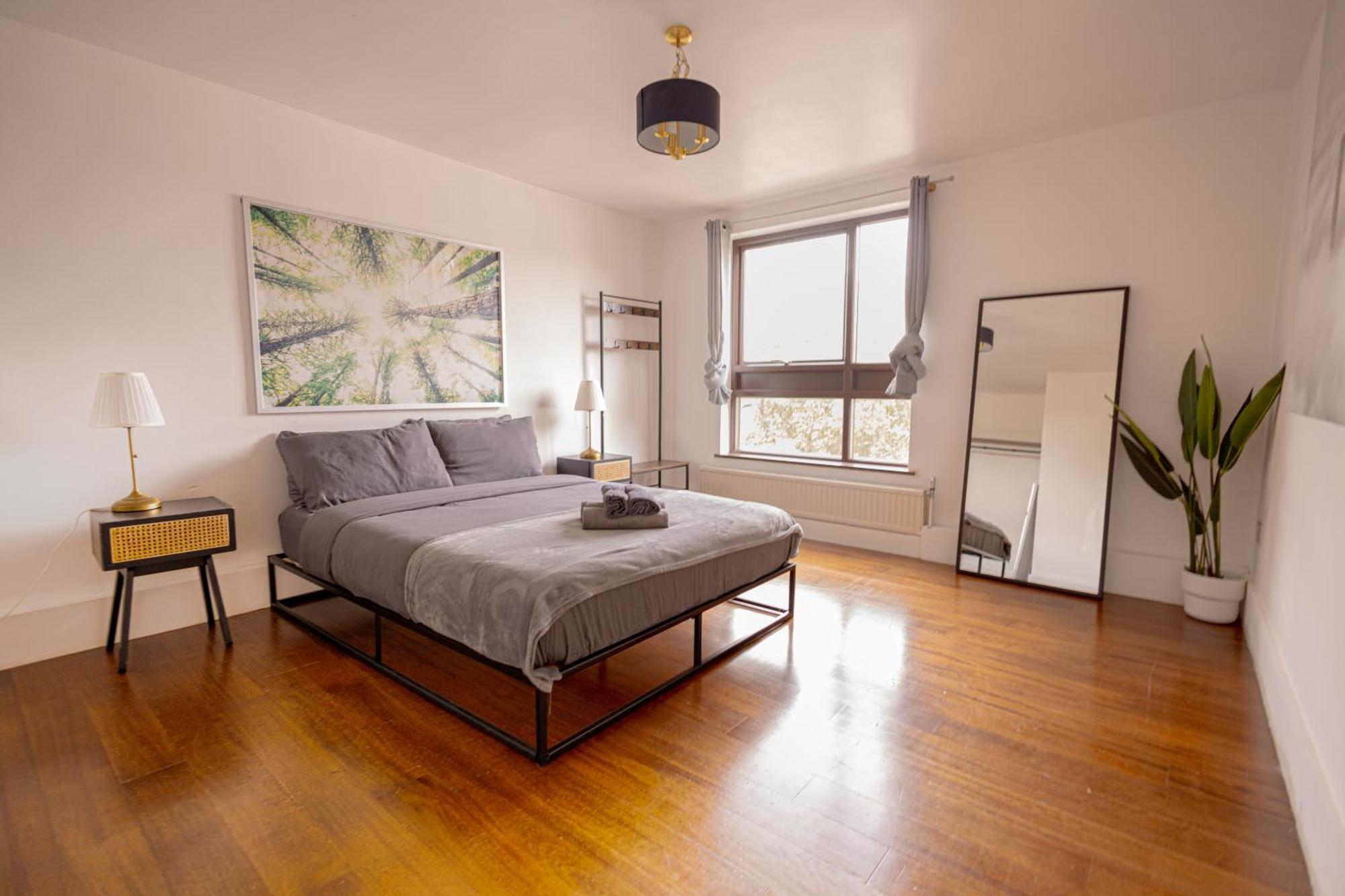 2 Bed Camden Town Sec To Tube Apartment *