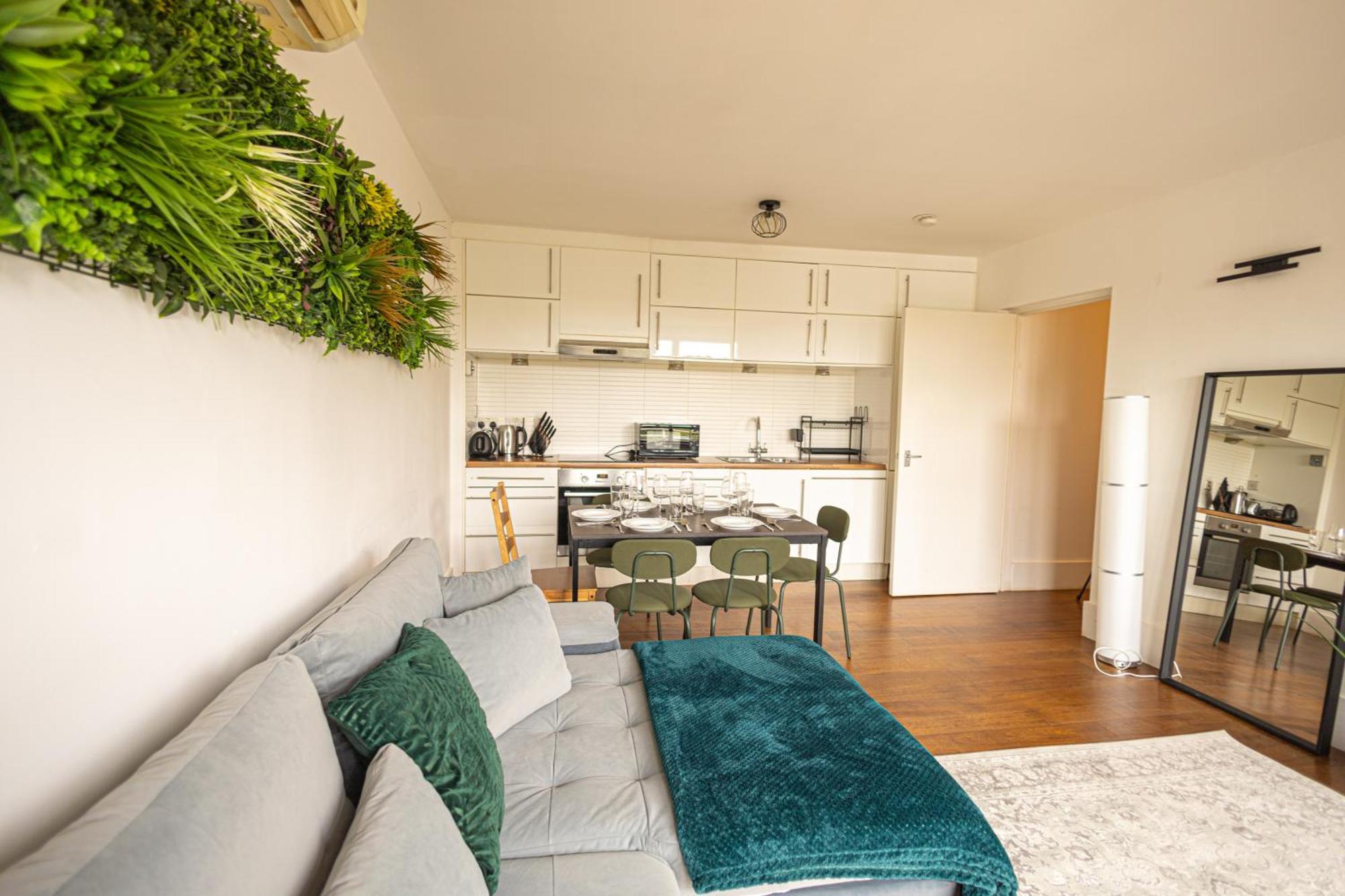 Apartment 2 Bed Camden Town Sec To Tube *