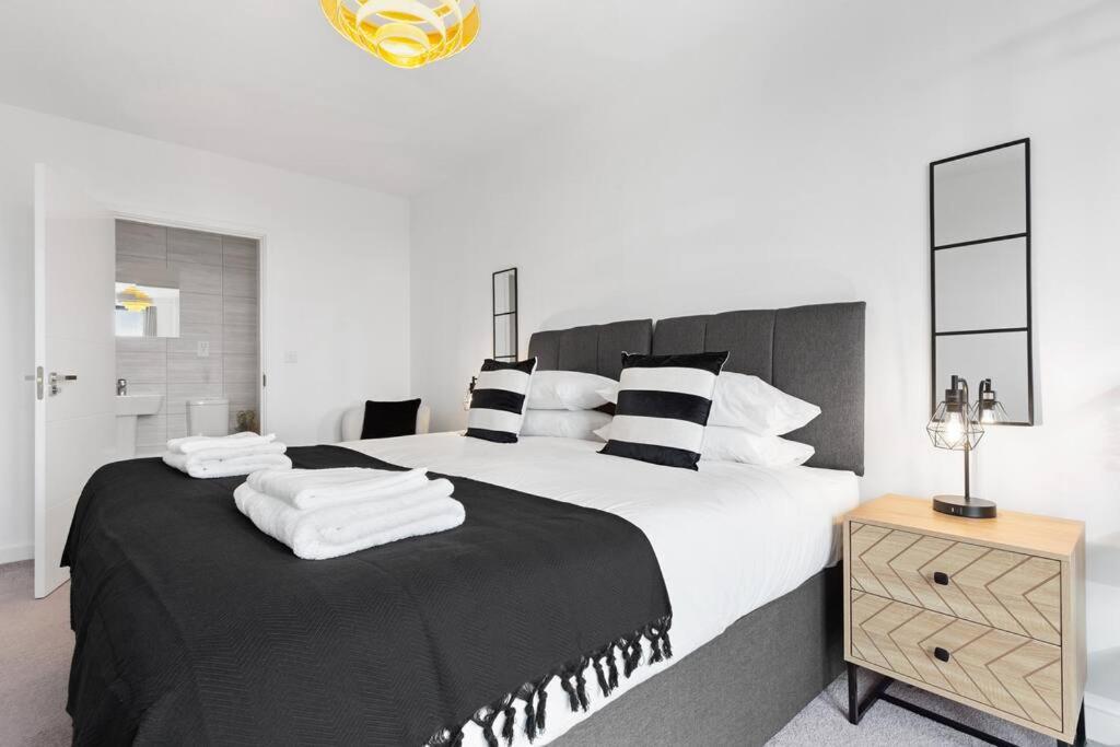 Apartamento Luxury 3 Bed With Balcony Londres