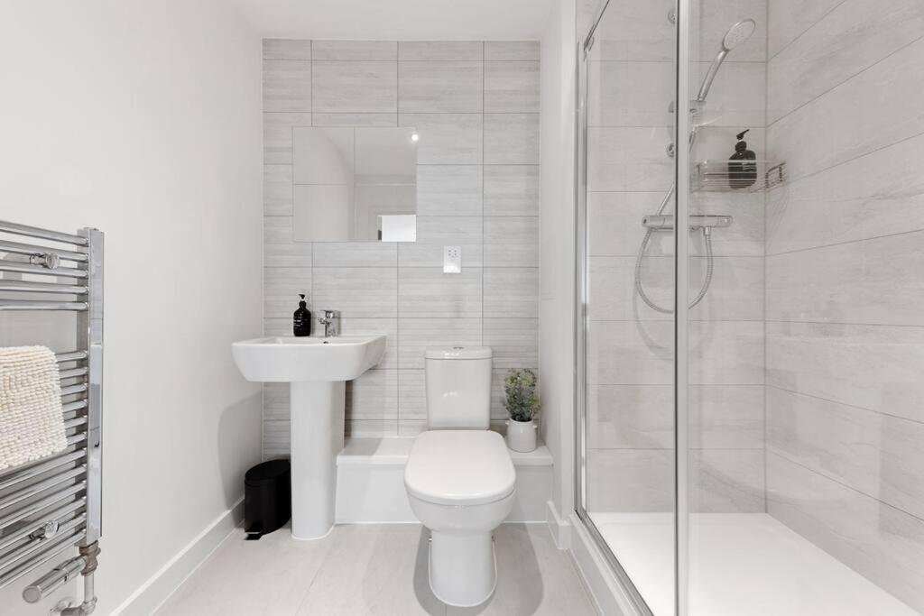 Luxury 3 Bed With Balcony Apartamento