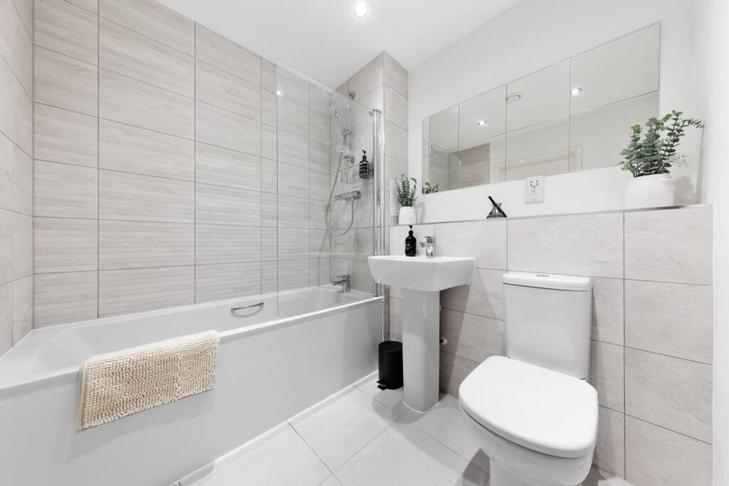 Apartamento Luxury 3 Bed With Balcony Londres