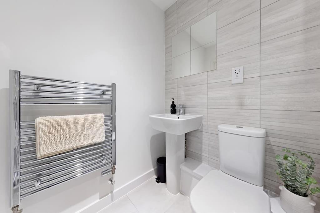 Apartamento Luxury 3 Bed With Balcony Londres