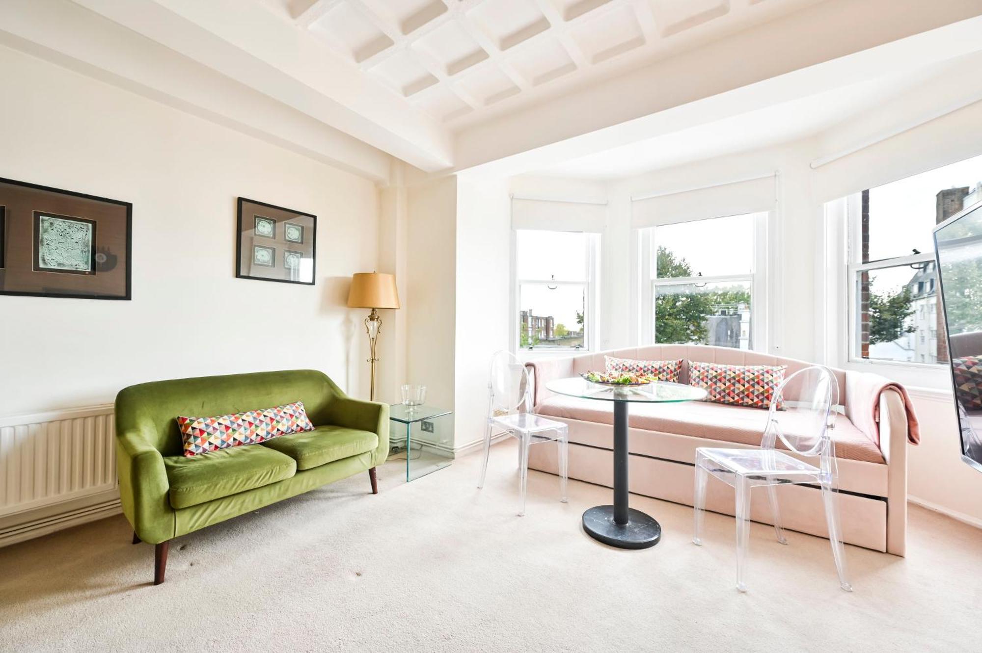 Beatles-themed Serviced On Abbey Road Londres
